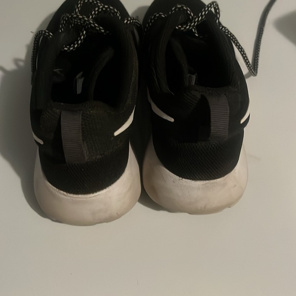 3/$15. Ladies Nike 6 1/2 - Picture 3 of 5